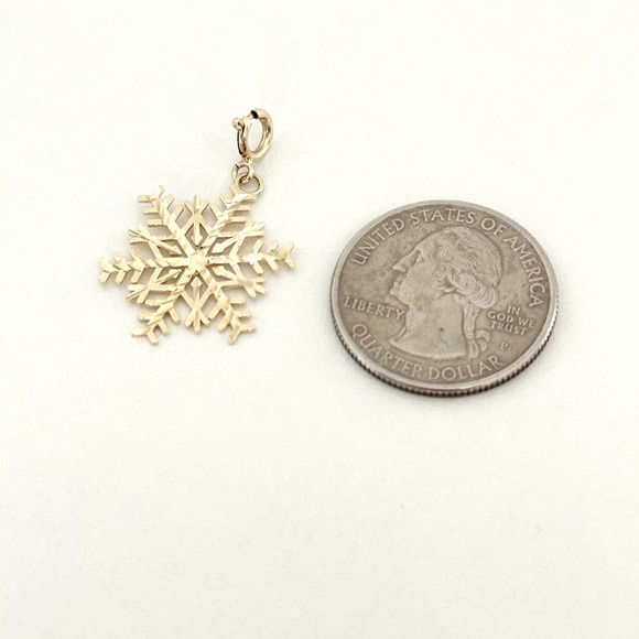 14K Solid Yellow Gold Vintage Winter Snowflake Charm Pendant - Picture 7 of 11